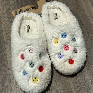 Dearfoams Plush White Slippers